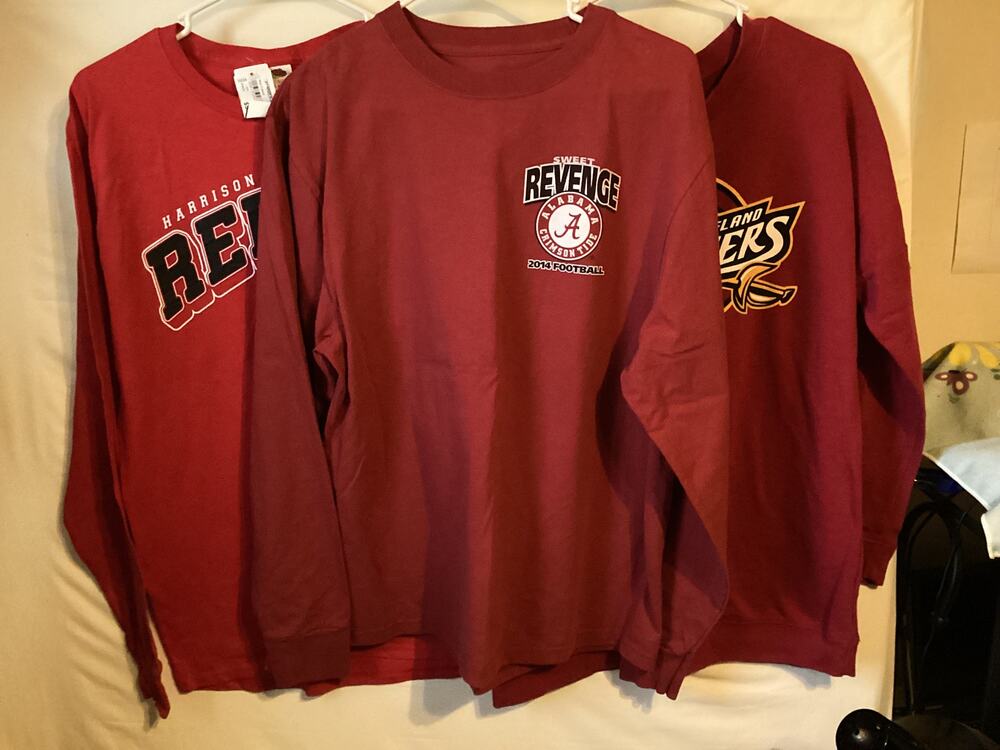 2160 (2) Mens Long Sleeve Tshirts (1) Sweatshirt NBA Maroons Size Medium